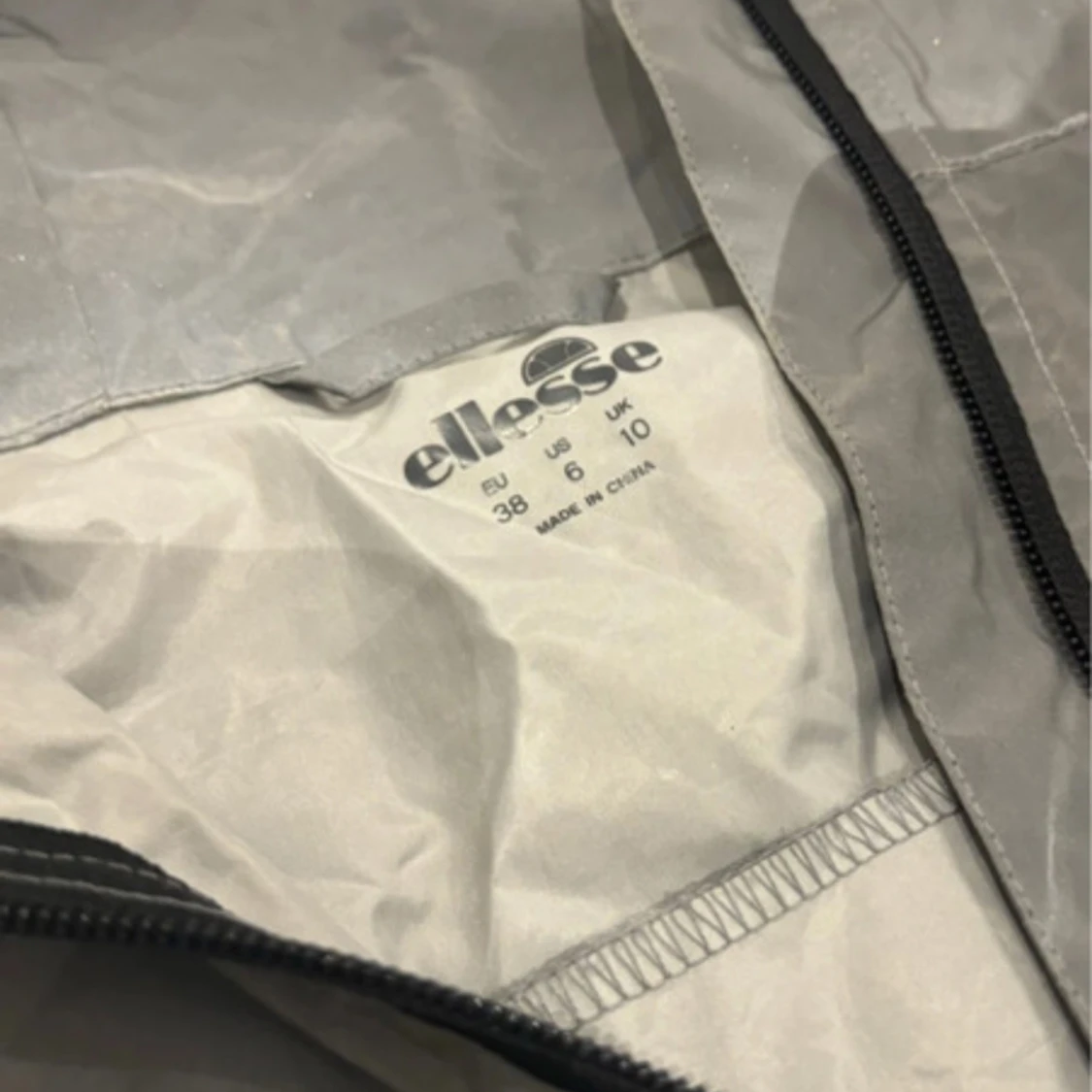 Grå vindjacka från Ellesse - 3