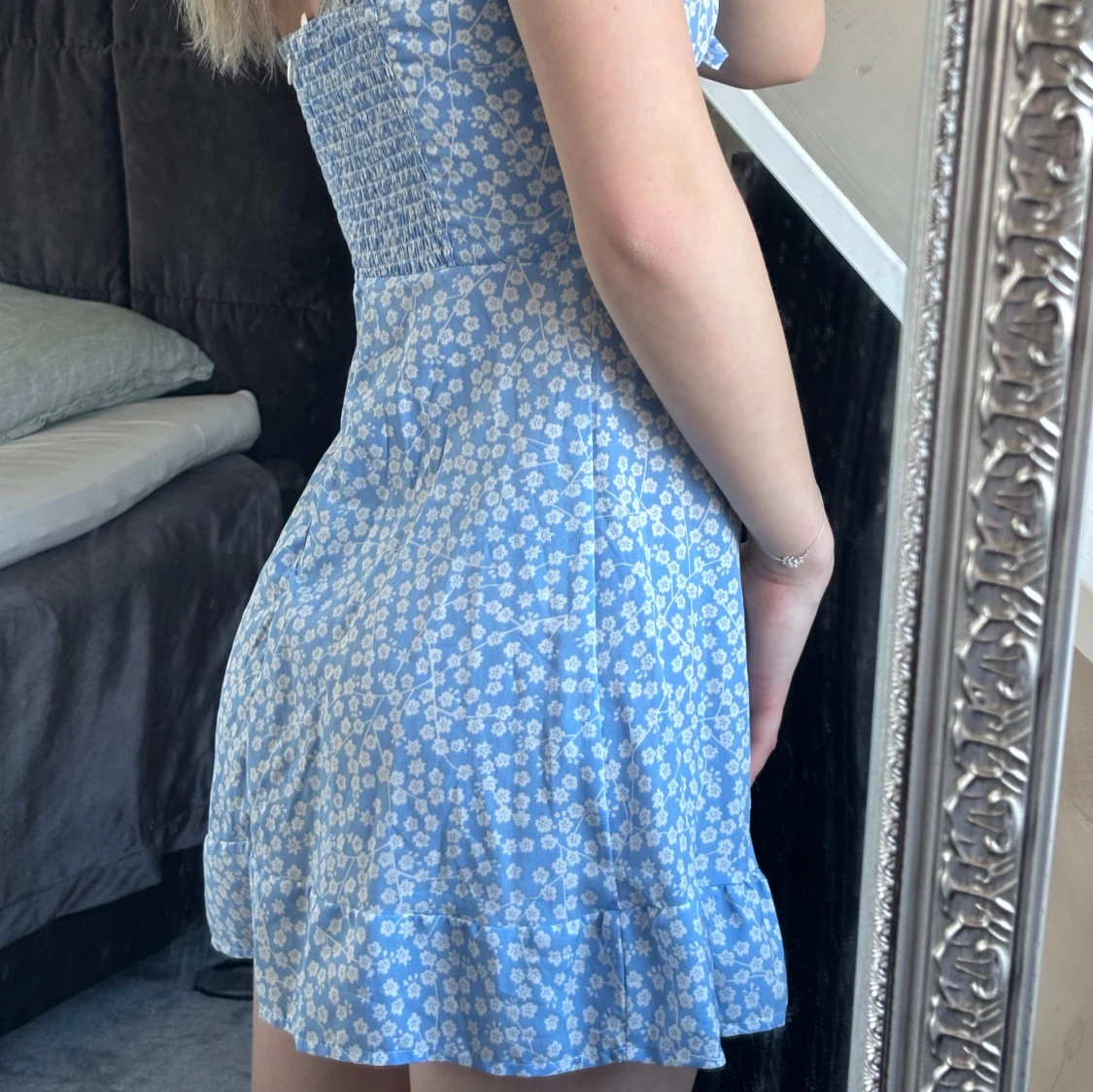 Blå blommig klänning - 1