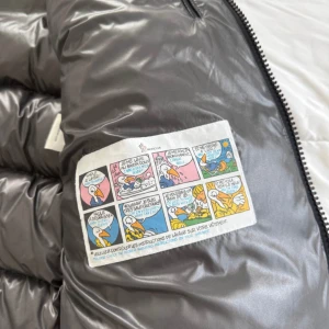 Svart moncler jacka - Skriv till mig för detaljer