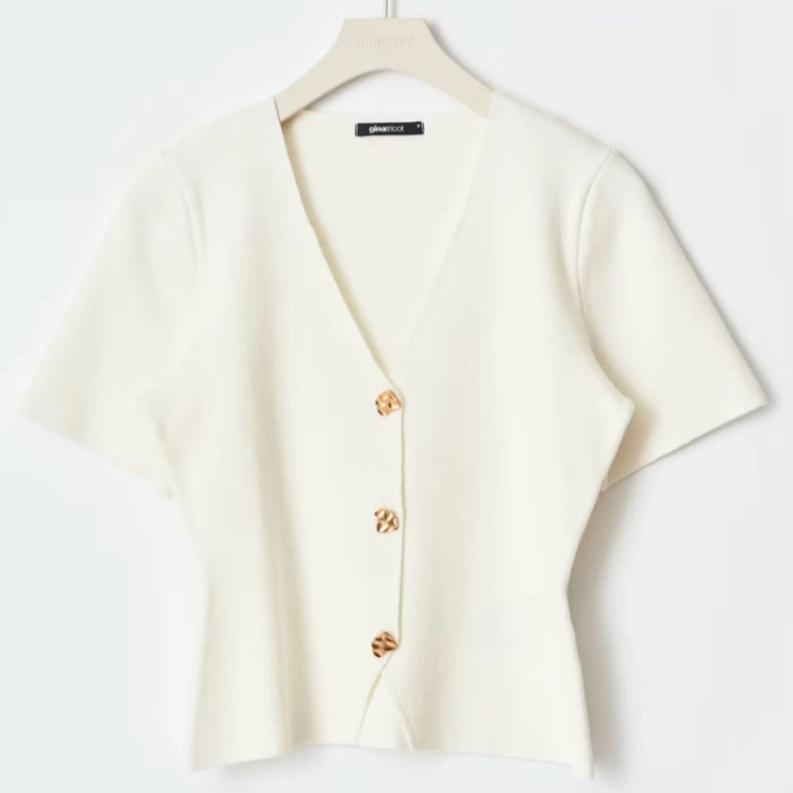 Vit kortärmad kofta från Gina 