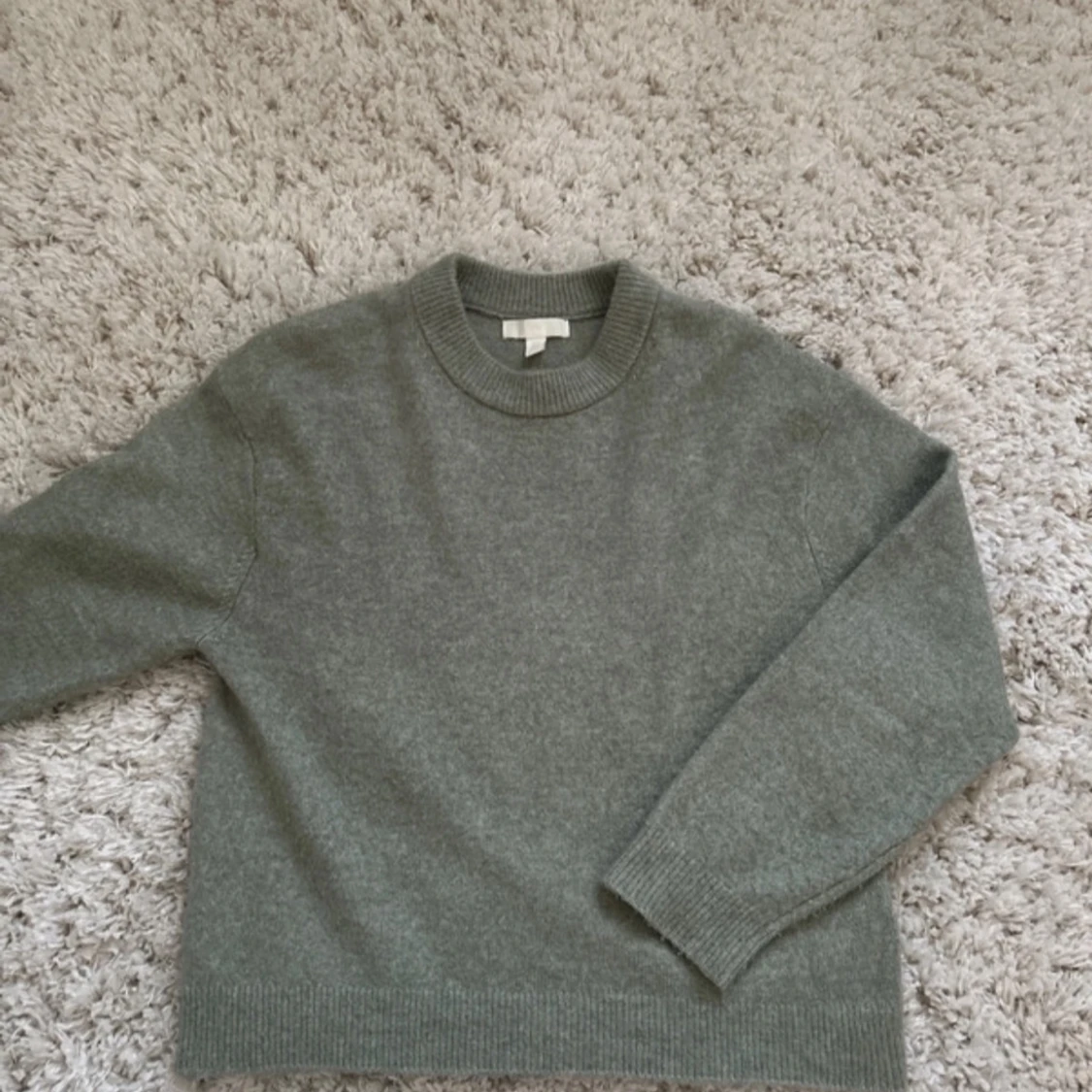 Grön stickad tröja - 1