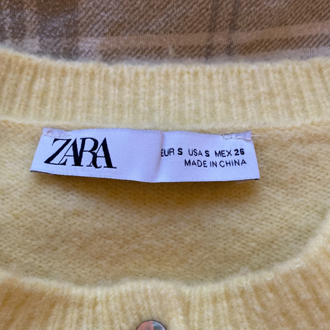 Gul kofta från Zara med volanger  - 1