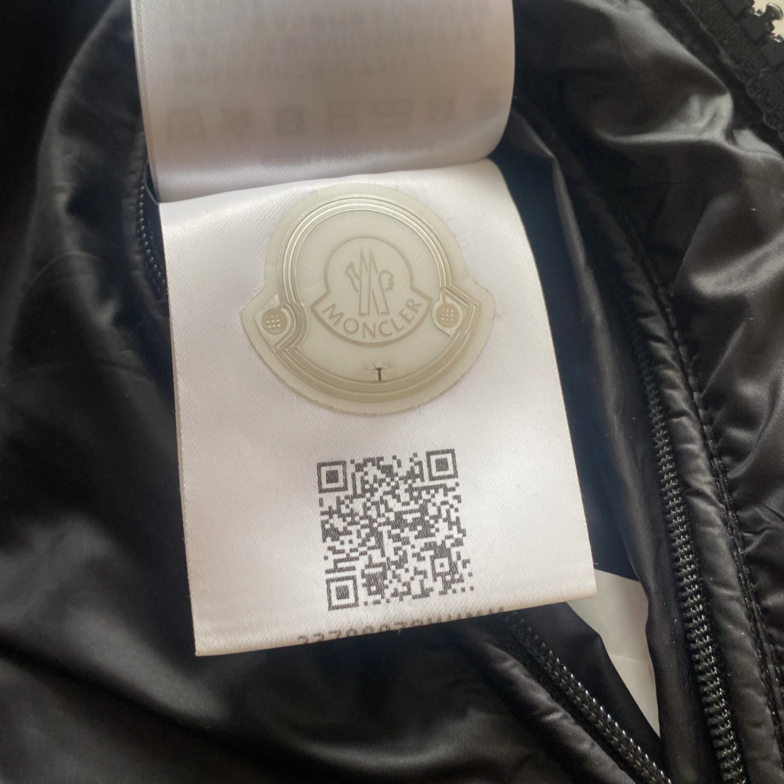 Svart dunjacka från Moncler - 3