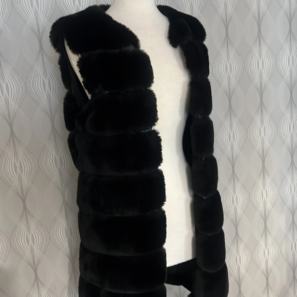 Svart pälsväst - 1