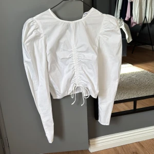 Vit blus - Snygg helt oanvänd blus från Only