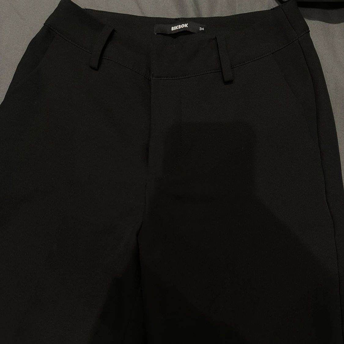 Svarta kostymbyxor från BikBok - 2