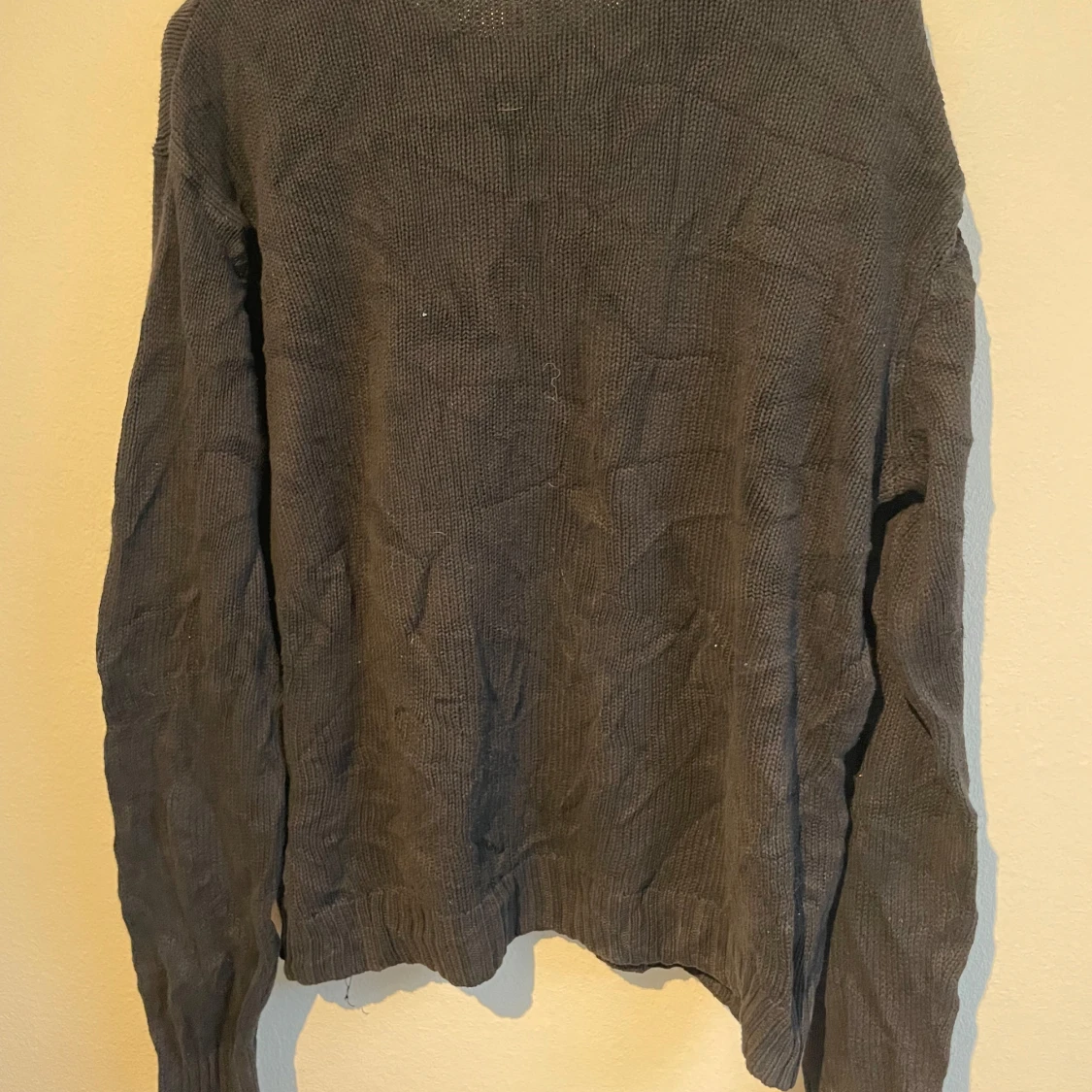 Svart stickad tröja - 1