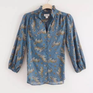 Blus - Säljer en sån fin blus men vackert mönster! Köpt för 499!