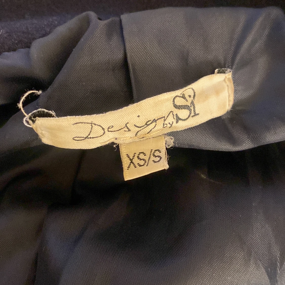 Design by si Marinblå kappa - 3