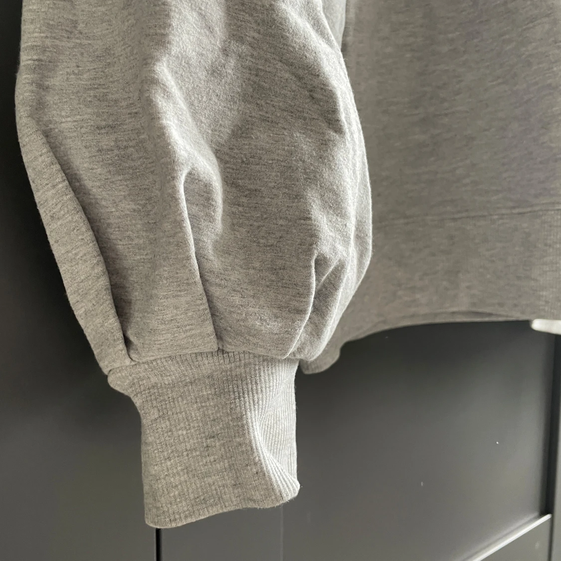 Collegetröja med lite ballongärm  - 1