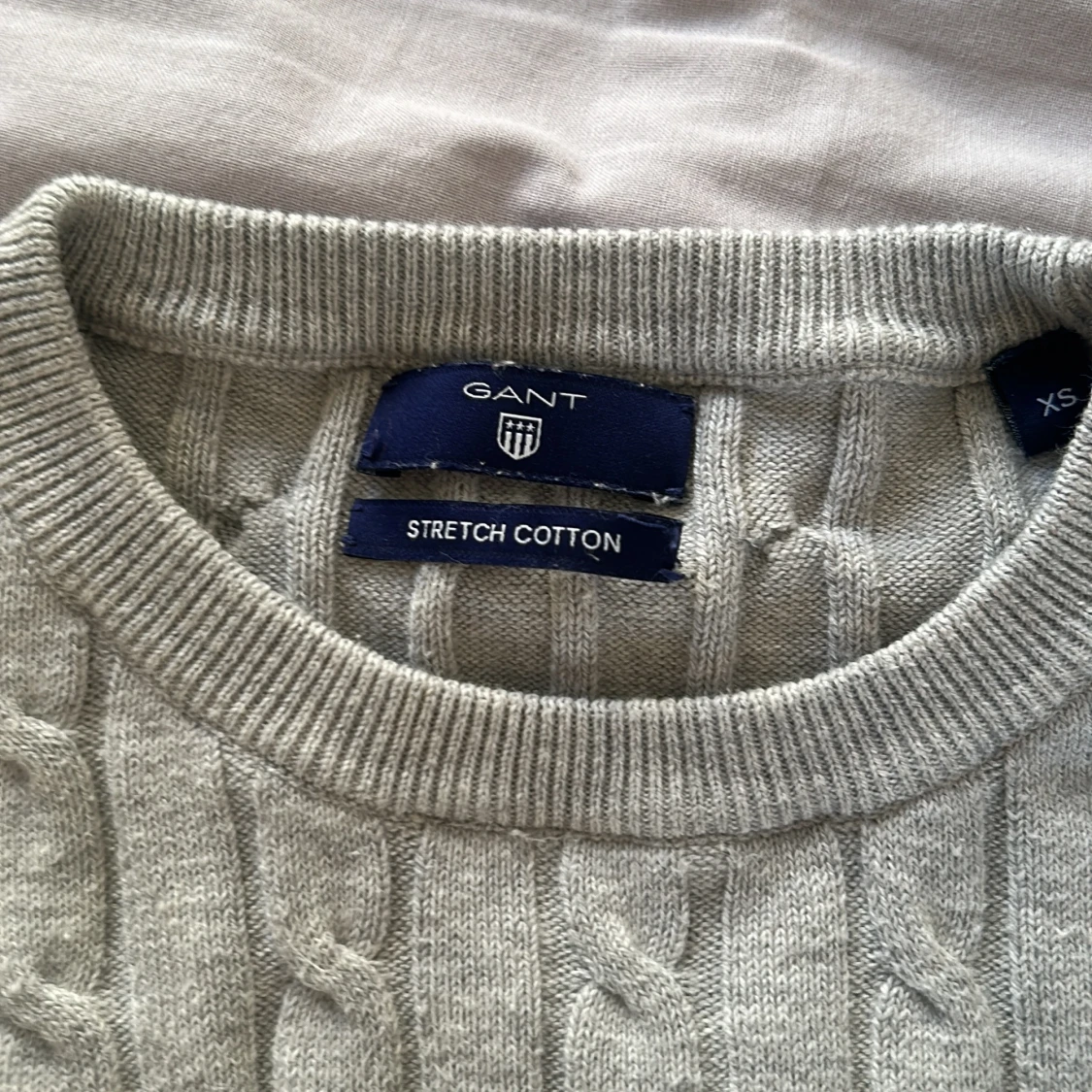 Grå kabelstickad tröja från GANT - 1