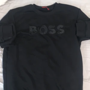 Svart tröja från Hugo Boss - Ny pris 2000