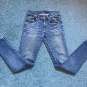 Tiger of sweden jeans i storlek 28/32 - Tjena, säljer ett par jeans från Tiger of sweden i väldigt bra skick. Modellen är Evolve och dom är storlek 28/32. Skriv om du undrar något.
