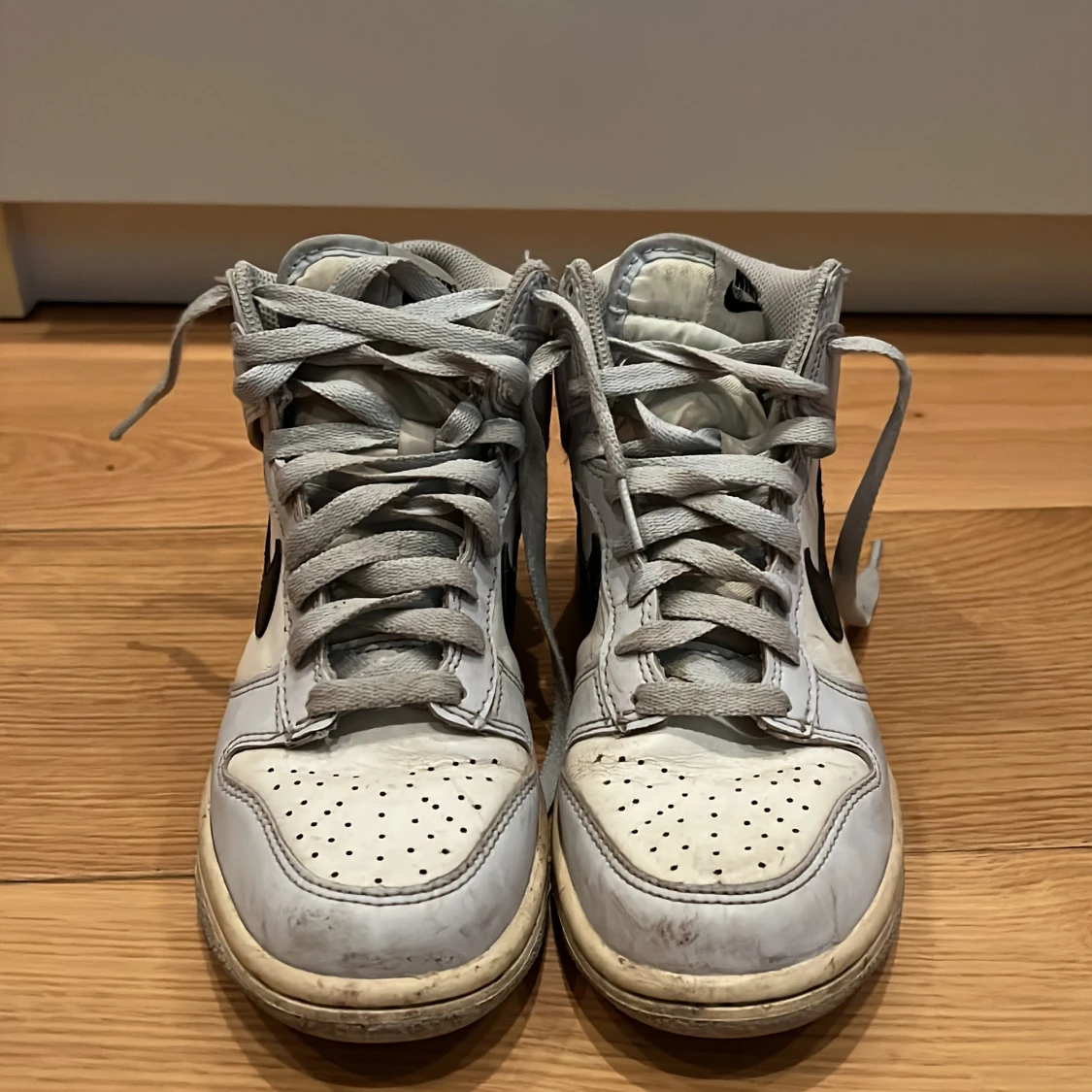 Nike sneakers i vitt och svart