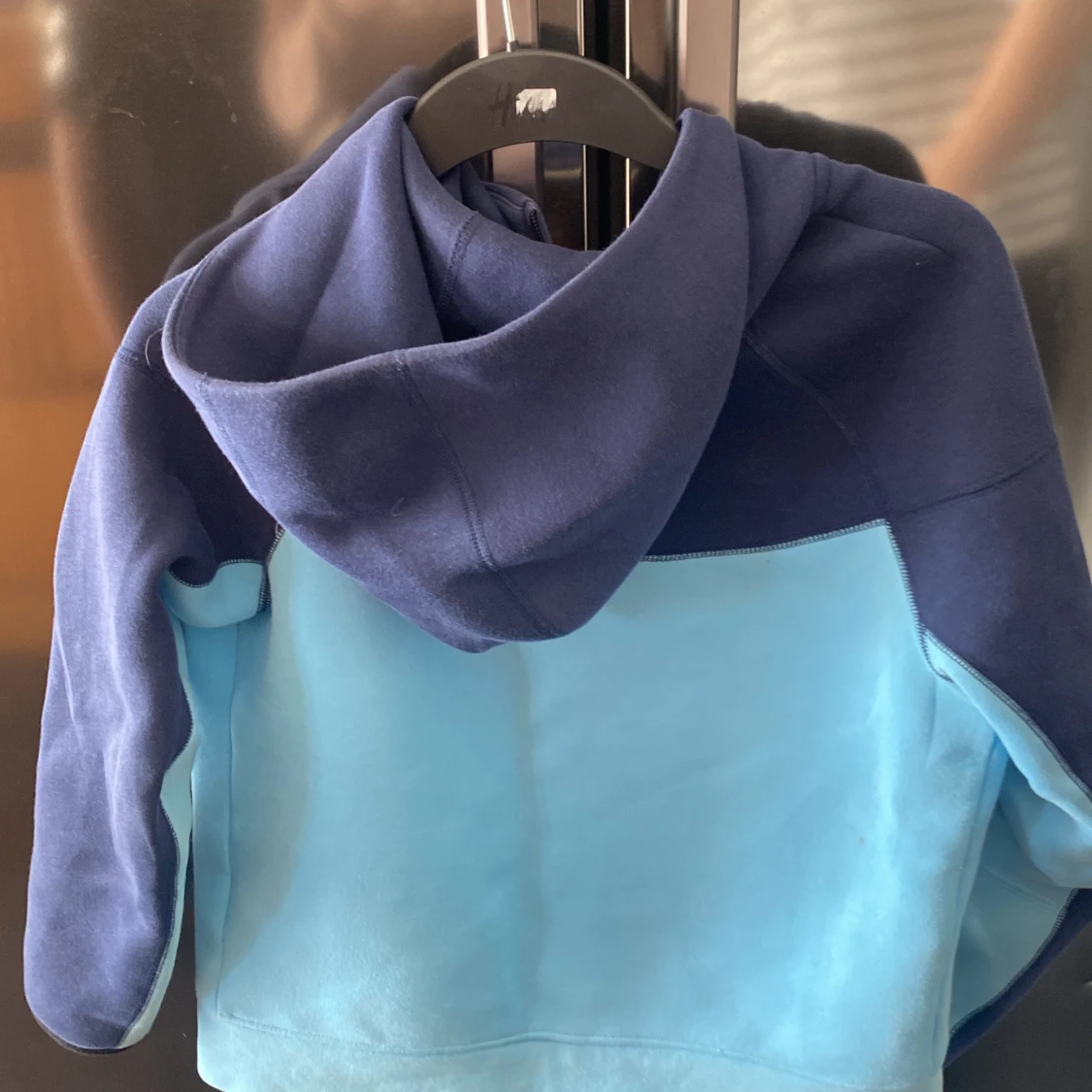 Blå och ljusblå hoodie från Nike - 2