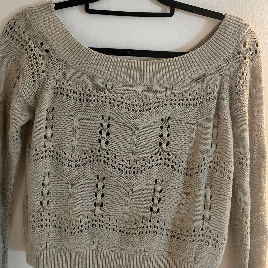 Beige stickad tröja från Only