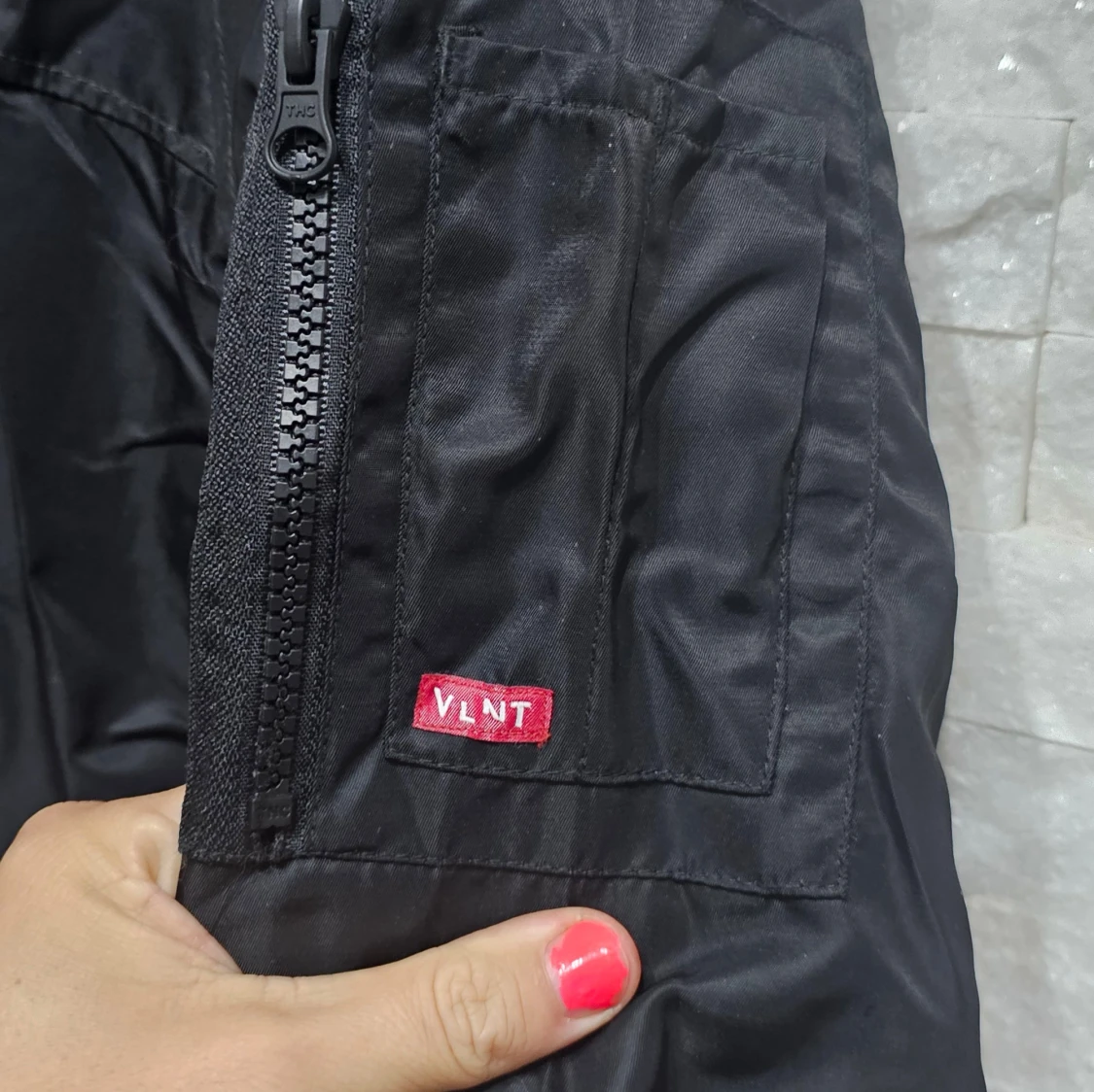 Svart vindjacka från VLNT NY - 1