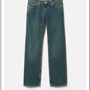 Arrow low jeans  - Supercoola low waist straight jeans i en grön/blå jeans. Sparsamt andvända utan defekter 🥰