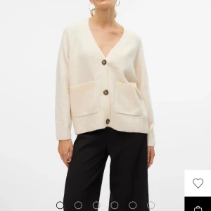 Beige kofta - Stickad kofta från vero Moda, använd men bra skick