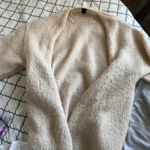 Lindex kofta - Beige kofta från Lindex! Köpt för 399