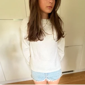 Vit stickad tröja - Vit stickad tröja storlek xs. Knappt använd