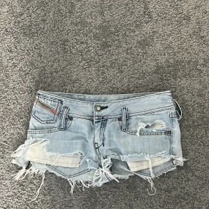 Ljusa jeansshorts - Säljer ett par ljusa jätte snygga jeansshorts pga att de är för små!