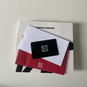 NK presentkort 1500kr - Tja! Säljer nu ett NK presentkort laddat med 1500 som jag fick i julas. Finns tyvärr inget jag är jätteintresserad av hos NK, så säljer det nu för lite lägre än det är vart för att få pengar till annat. Hör gärna av er vid frågor eller prisförslag!🙌