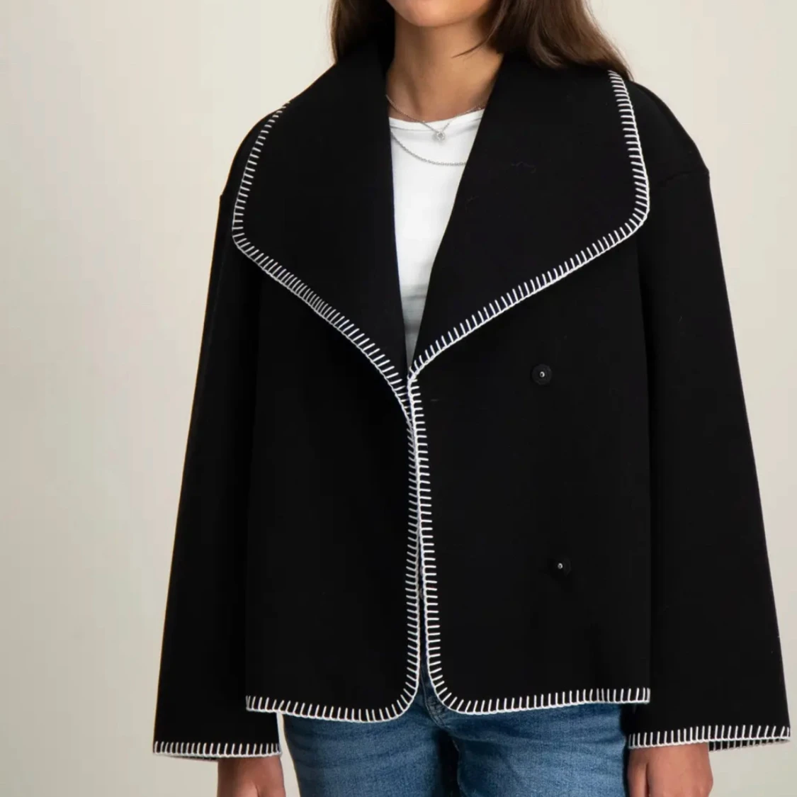 Svart kavaj med kontrastsömmar - 1