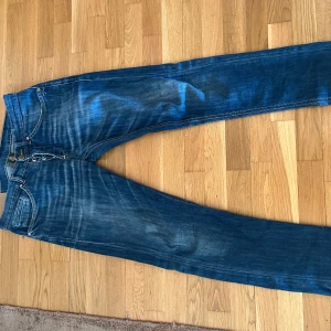 Dondup George - Dondup george jeans - storlek 32, benlängd 106cm, midjemått 42cm - nypris runt 4000kr - kontakta vid funderingar eller frågor