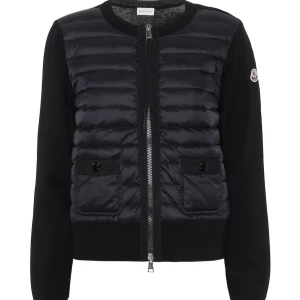 Cardigain från Moncler -  Jag letar efter att köpa!!! Snälla hör av dig om du säljer en Moncler-cardigan i XXS eller XS!