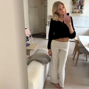 Brandy Melville byxor - Helt oanvända med lappen kvar, super mjuka och sköna byxor💕