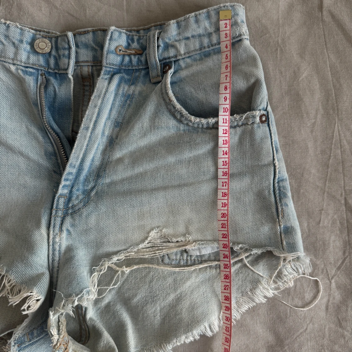 Ljusa jeansshorts från Zara - 4