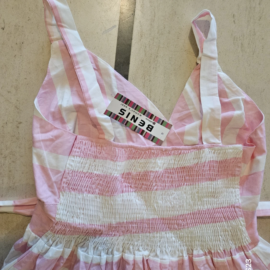 Rosa och vit randig klänning från Benis - 2