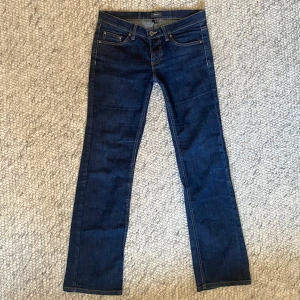Mörkblå bootcut jeans från Mexx - Snygga mörkblå jeans från Mexx (bootcut-modell) ❤️‍🔥98% bomull, 2% elastan 
