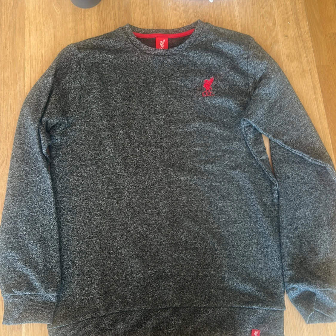 Grå Liverpool LFC tröja i bomull