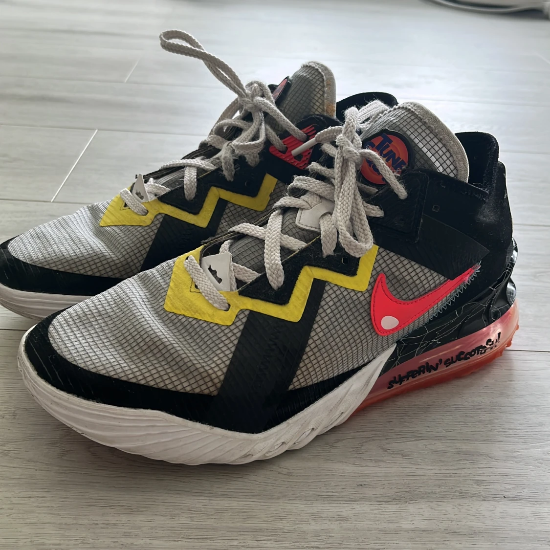 LEBRON XVIII LOW space jam limited edition