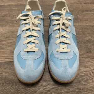 Maison Margiela Gats - Feta skor från Maison Margiela, perfekta för vår sommar och vinter! kommer med alla orginala tillbehör. Pris kan diskuteras vid snabb affär. 