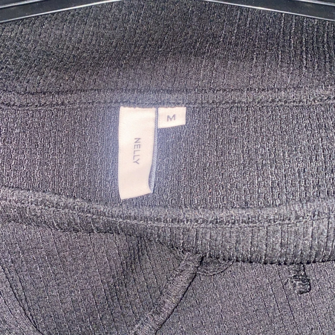 Svart croppad topp från Nelly - 2