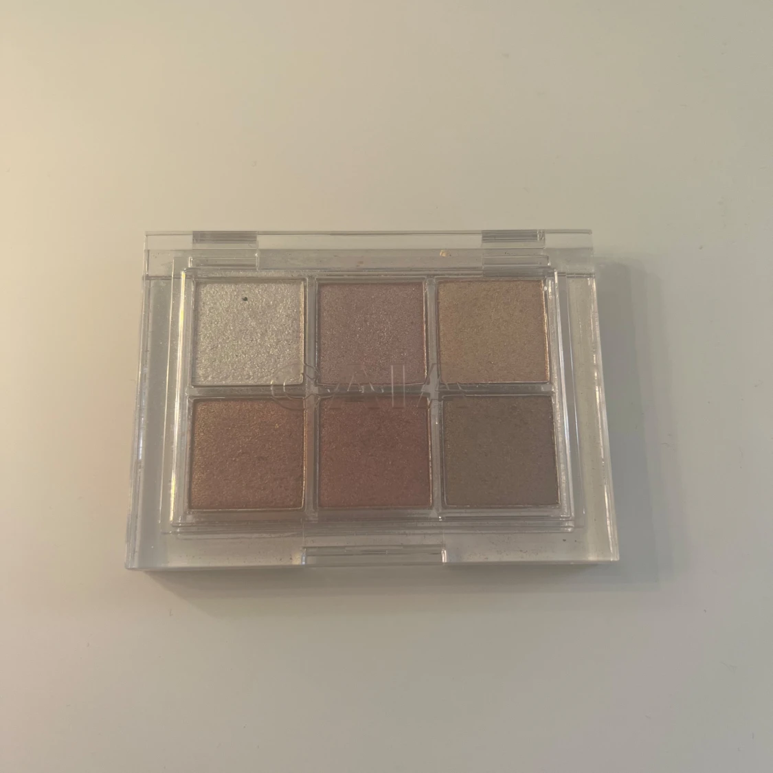 Ögonskuggspalett i nude och guld