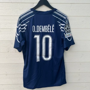 Ousmane Dembélé PSG Fotbollströja - Säljer en PSG fotbollströja med O.Dembélé 10 på ryggen i storlek M som är helt ny med prislapp 