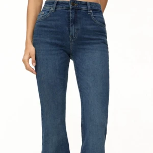 Blå bootcut jeans från Pull&Bear - Snygga blå jeans med bootcut-modell från Pull & Bear. Helt nya med prislapp.