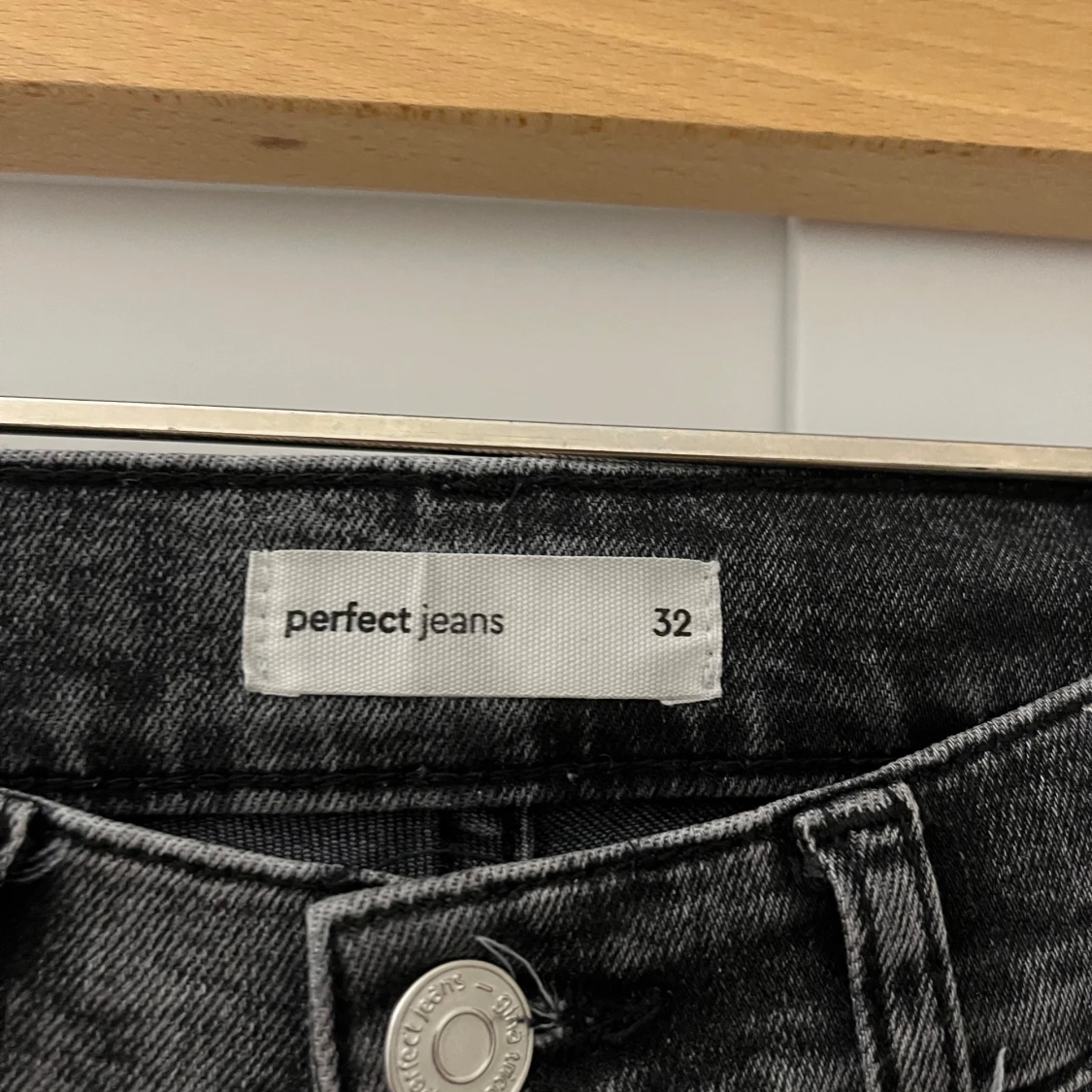 Svarta bootcut jeans från Perfect Jeans - 2
