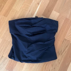 korsett - svart korsettopp med dragkedja i bak från Zara, knappt använd 