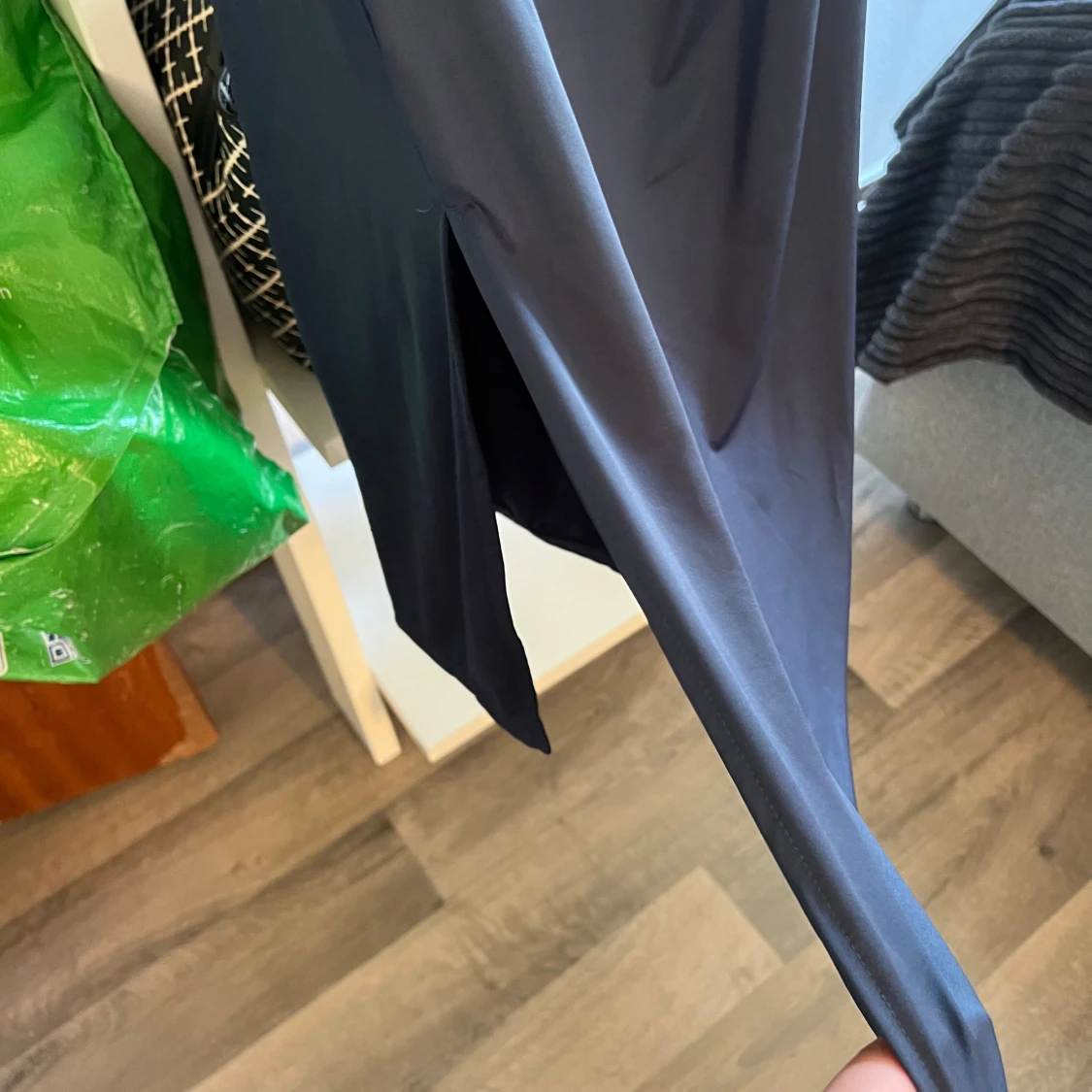 Marinblå klänning med slits - 3