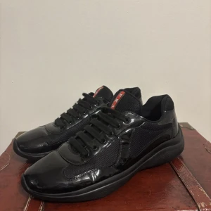 Black Prada America Cups - Använd två gånger, snabb frakt, eu 45, ingen återbetalning