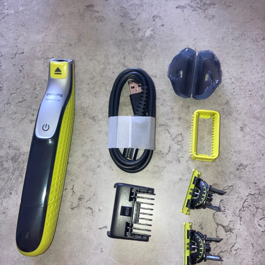 Philips OneBlade rakapparat med tillbehör