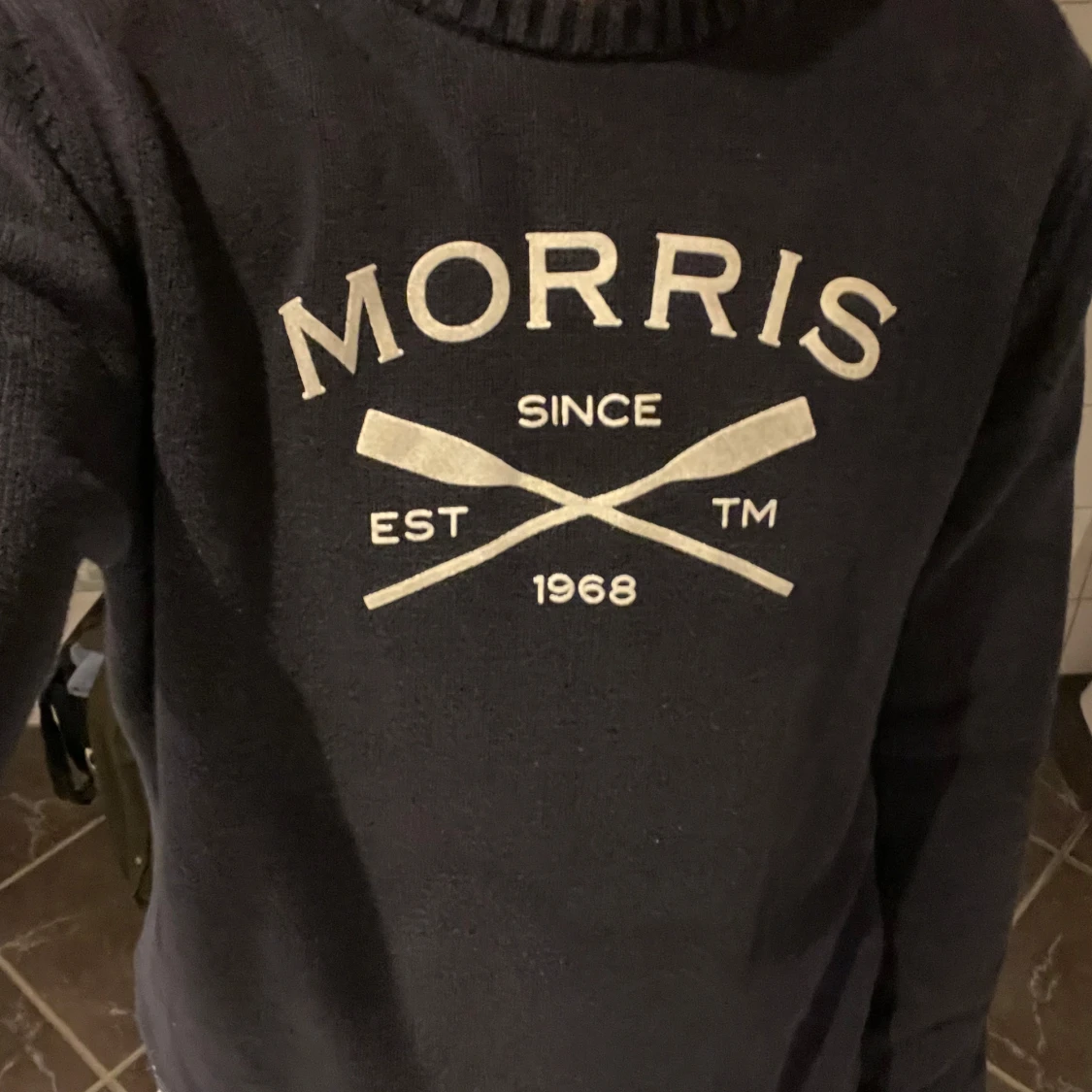 Mörkblå stickad tröja Morris Club