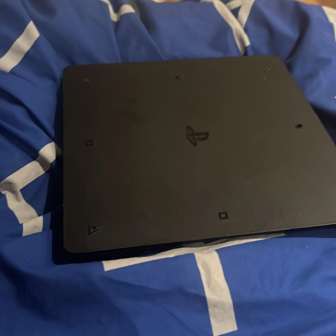  Här är ett PS fyra med bra skick. Det har jätte jättemånga skins på Fortnite och 400 V-B Bucks har också Minecraft Roblox och dra Rocket League account GTA fredag den 13:e alla spel som du kan tänka dig  - 2