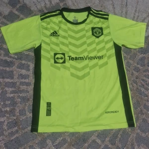 Manchester United jersey - Manchester united third jersey 22/23. Storlek XS, längd 164cm