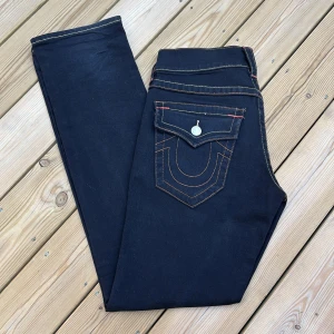 True Religion jeans  - Skick: 9/10 | Storlek: 29 | Passar perfekt för dig som är 165-172 | Nypris: 3000 | Mitt pris: 1500 | Köparen står för frakt | Hör av er vid frågor. 